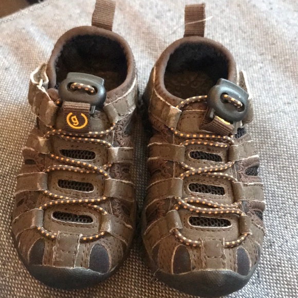 Used Gymboree shoes size 5 pics show all use - Picture 3 of 6
